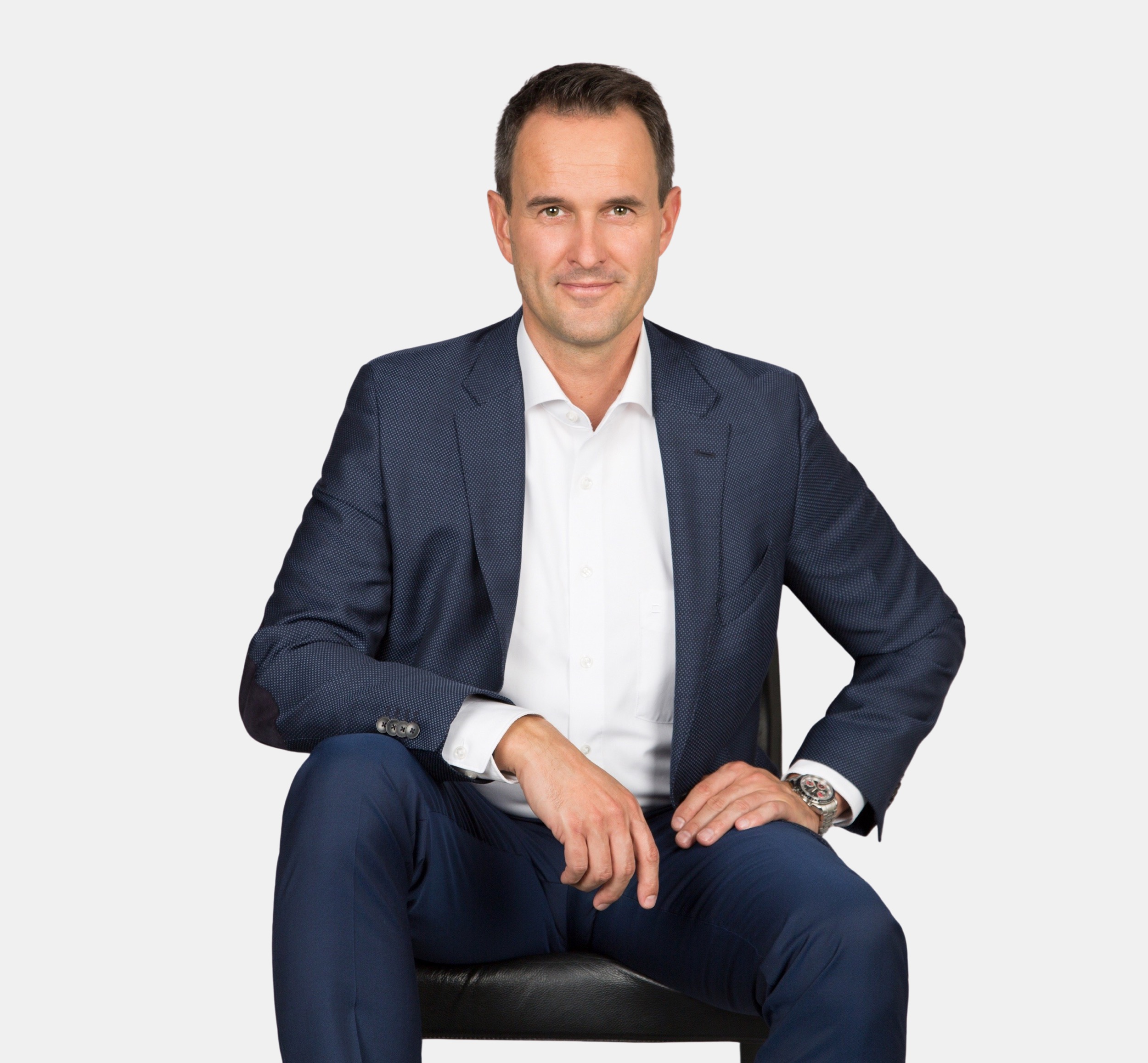 Markus Sax sitting chair