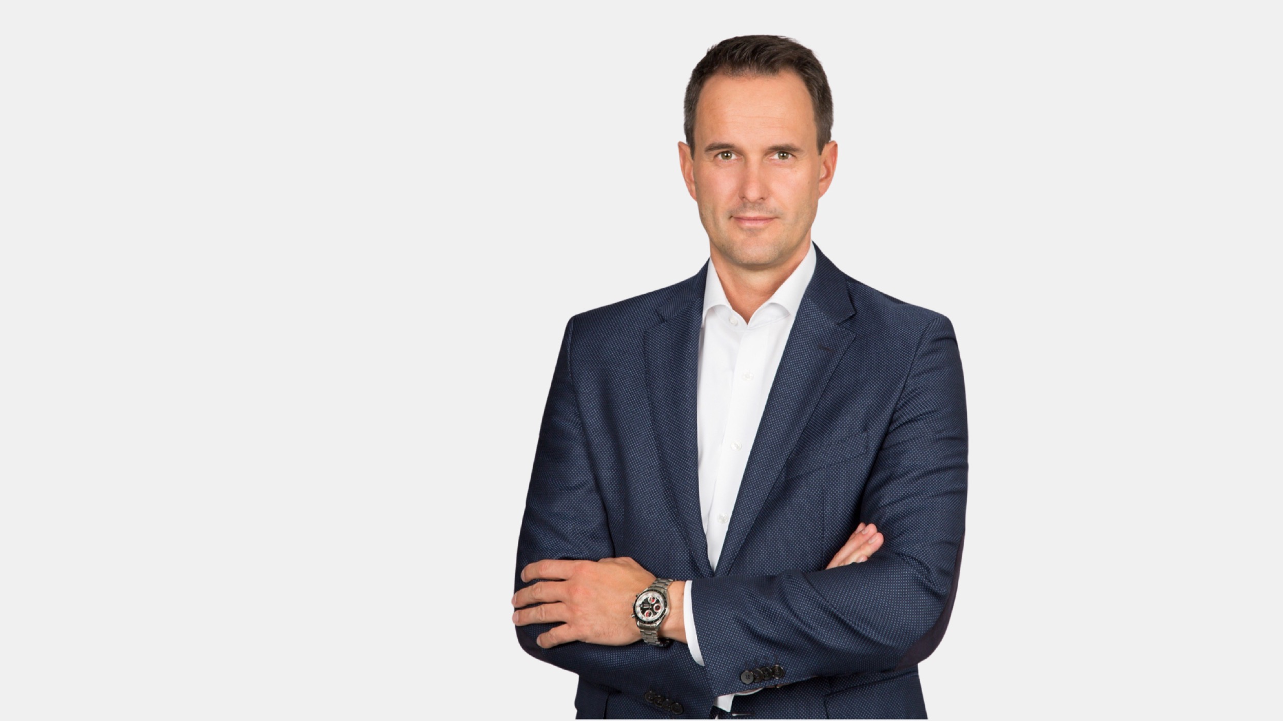 Markus Sax standing
