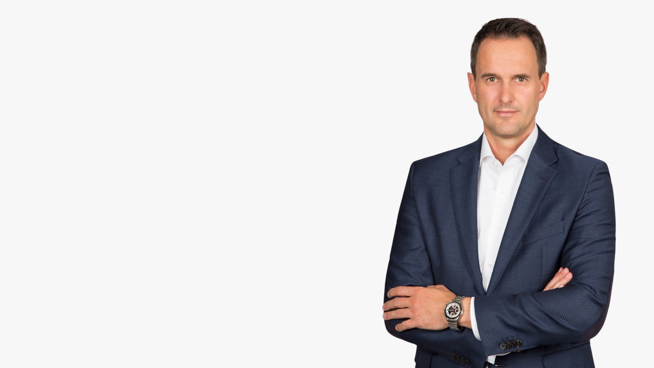 markus sax grey bg